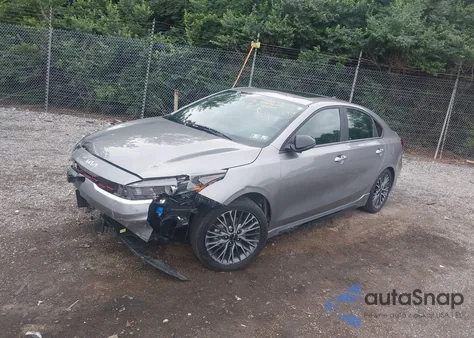 2023 Kia Forte Gt-Line z USA, uszkodzony, nr VIN 3KPF54AD7PE536837